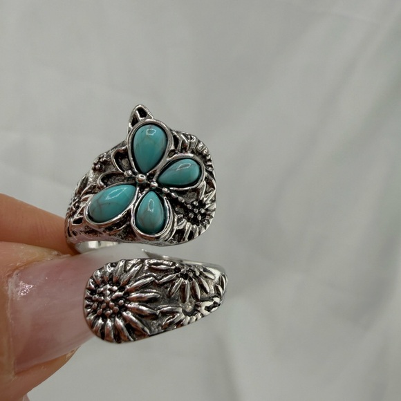 Vintage adjustable Silver color and Turquoise Floral Ring - Picture 3 of 7